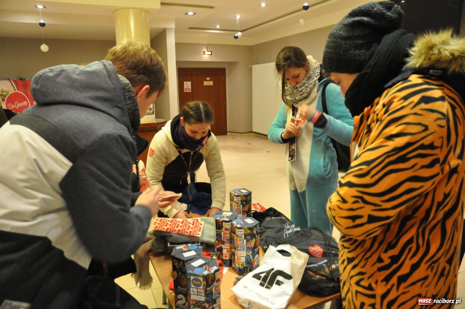Zdjęcie w galerii na portalu naszraciborz.pl: Wielka Orkiestra Świątecznej Pomocy gra już w Raciborzu FOTO i WIDEO wiadomości z regionu