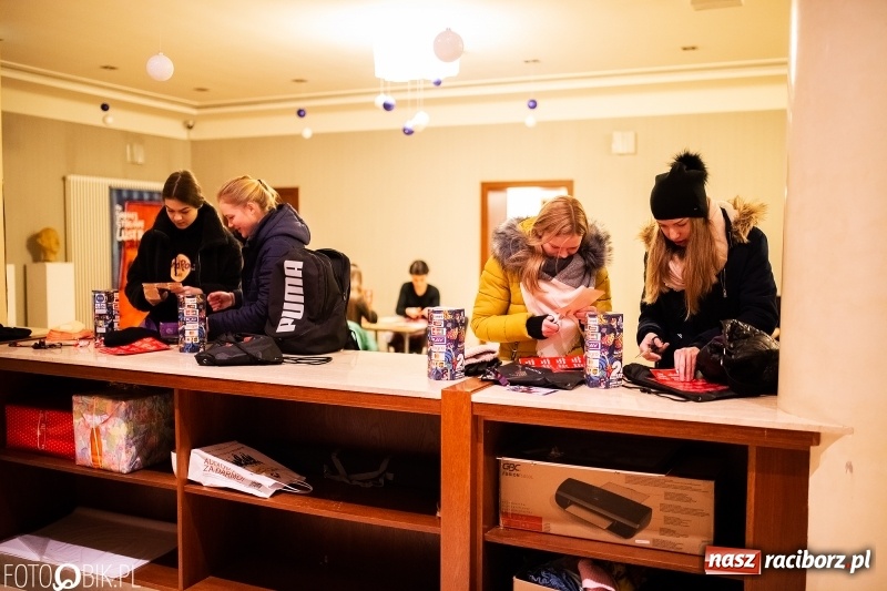 Zdjęcie w galerii na portalu naszraciborz.pl: Wielka Orkiestra Świątecznej Pomocy gra już w Raciborzu FOTO i WIDEO wiadomości z regionu