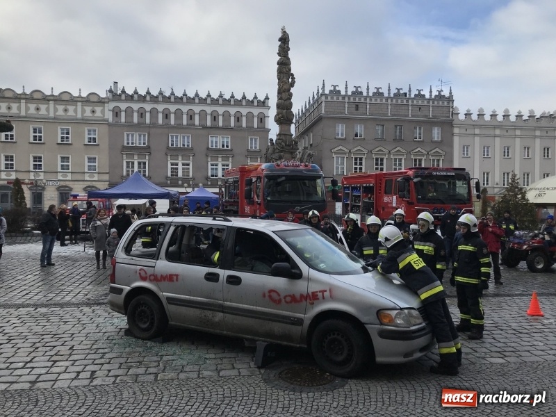 Zdjęcie w galerii na portalu naszraciborz.pl: Wielka Orkiestra Świątecznej Pomocy rozgrzewała na Rynku  wiadomości z regionu