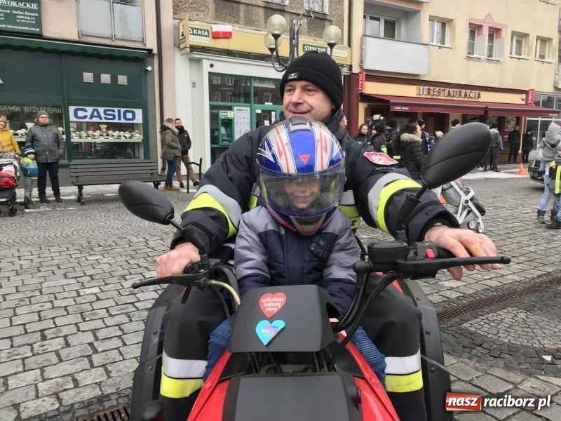 Zdjęcie w galerii na portalu naszraciborz.pl: Wielka Orkiestra Świątecznej Pomocy rozgrzewała na Rynku  wiadomości z regionu