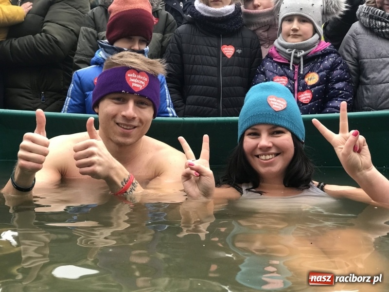 Zdjęcie w galerii na portalu naszraciborz.pl: Wielka Orkiestra Świątecznej Pomocy rozgrzewała na Rynku  wiadomości z regionu