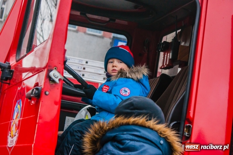 Zdjęcie w galerii na portalu naszraciborz.pl: Wielka Orkiestra Świątecznej Pomocy rozgrzewała na Rynku  wiadomości z regionu