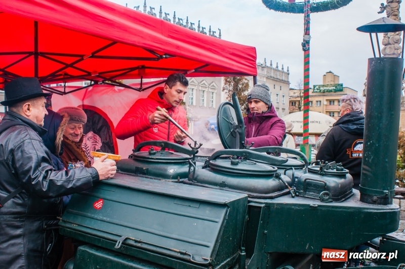 Zdjęcie w galerii na portalu naszraciborz.pl: Wielka Orkiestra Świątecznej Pomocy rozgrzewała na Rynku  wiadomości z regionu