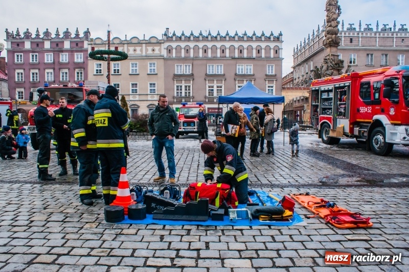 Zdjęcie w galerii na portalu naszraciborz.pl: Wielka Orkiestra Świątecznej Pomocy rozgrzewała na Rynku  wiadomości z regionu