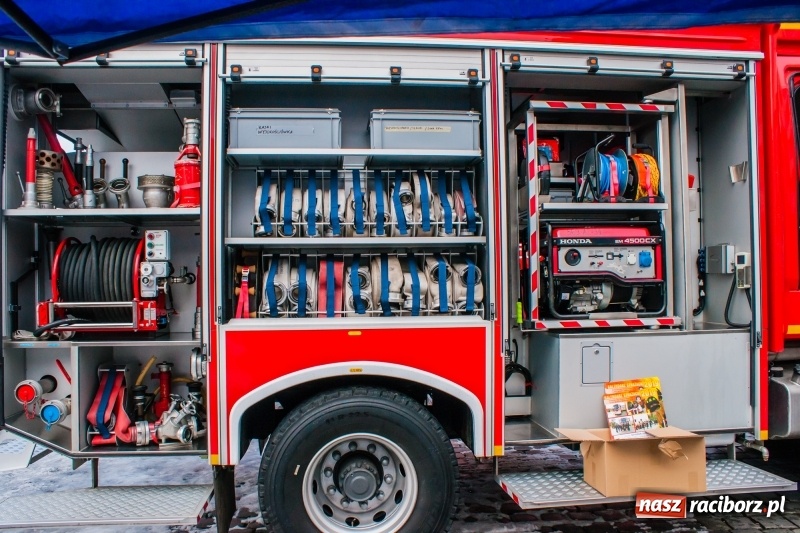 Zdjęcie w galerii na portalu naszraciborz.pl: Wielka Orkiestra Świątecznej Pomocy rozgrzewała na Rynku  wiadomości z regionu