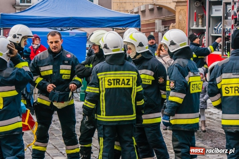 Zdjęcie w galerii na portalu naszraciborz.pl: Wielka Orkiestra Świątecznej Pomocy rozgrzewała na Rynku  wiadomości z regionu