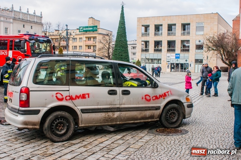 Zdjęcie w galerii na portalu naszraciborz.pl: Wielka Orkiestra Świątecznej Pomocy rozgrzewała na Rynku  wiadomości z regionu