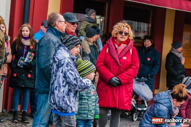 Zdjęcie w galerii na portalu naszraciborz.pl: Wielka Orkiestra Świątecznej Pomocy rozgrzewała na Rynku  wiadomości z regionu