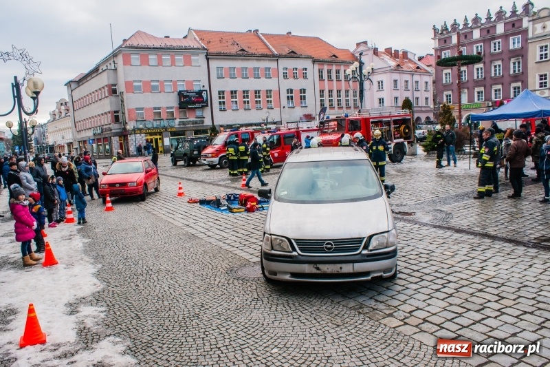 Zdjęcie w galerii na portalu naszraciborz.pl: Wielka Orkiestra Świątecznej Pomocy rozgrzewała na Rynku  wiadomości z regionu