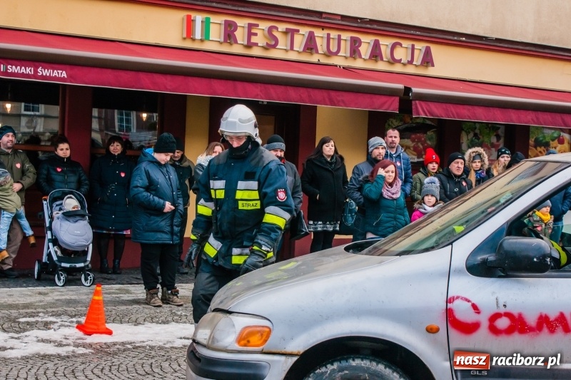 Zdjęcie w galerii na portalu naszraciborz.pl: Wielka Orkiestra Świątecznej Pomocy rozgrzewała na Rynku  wiadomości z regionu