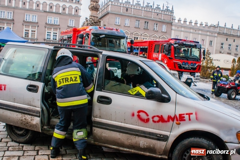 Zdjęcie w galerii na portalu naszraciborz.pl: Wielka Orkiestra Świątecznej Pomocy rozgrzewała na Rynku  wiadomości z regionu