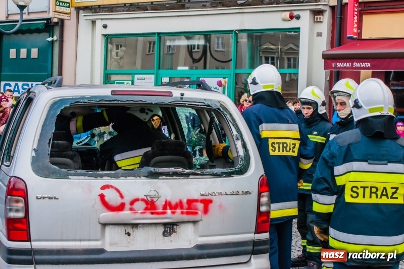 Zdjęcie w galerii na portalu naszraciborz.pl: Wielka Orkiestra Świątecznej Pomocy rozgrzewała na Rynku  wiadomości z regionu