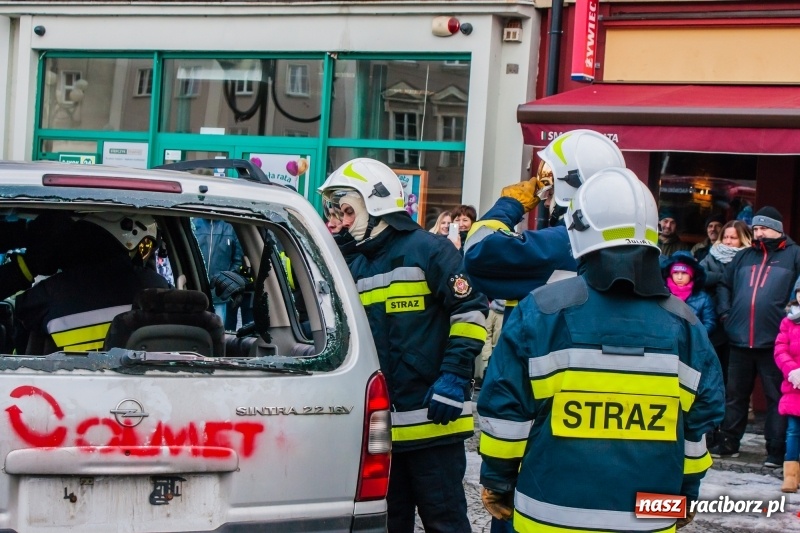 Zdjęcie w galerii na portalu naszraciborz.pl: Wielka Orkiestra Świątecznej Pomocy rozgrzewała na Rynku  wiadomości z regionu