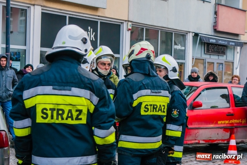 Zdjęcie w galerii na portalu naszraciborz.pl: Wielka Orkiestra Świątecznej Pomocy rozgrzewała na Rynku  wiadomości z regionu
