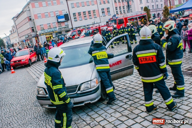 Zdjęcie w galerii na portalu naszraciborz.pl: Wielka Orkiestra Świątecznej Pomocy rozgrzewała na Rynku  wiadomości z regionu