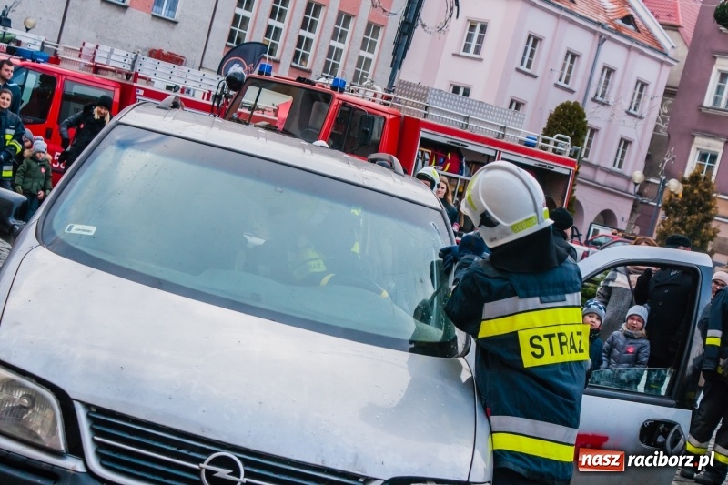 Zdjęcie w galerii na portalu naszraciborz.pl: Wielka Orkiestra Świątecznej Pomocy rozgrzewała na Rynku  wiadomości z regionu