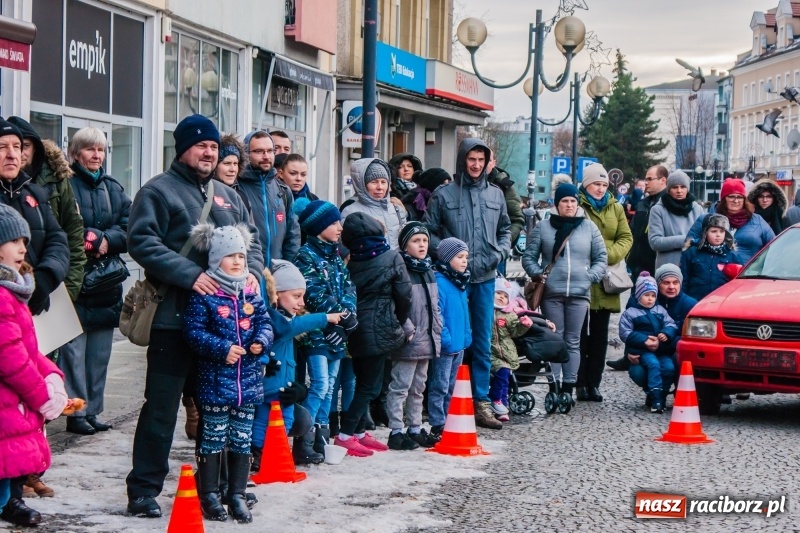 Zdjęcie w galerii na portalu naszraciborz.pl: Wielka Orkiestra Świątecznej Pomocy rozgrzewała na Rynku  wiadomości z regionu