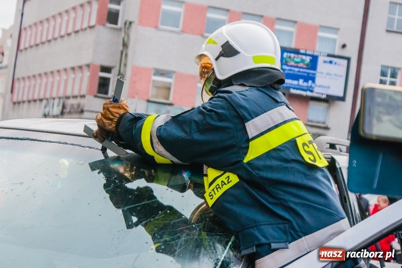 Zdjęcie w galerii na portalu naszraciborz.pl: Wielka Orkiestra Świątecznej Pomocy rozgrzewała na Rynku  wiadomości z regionu