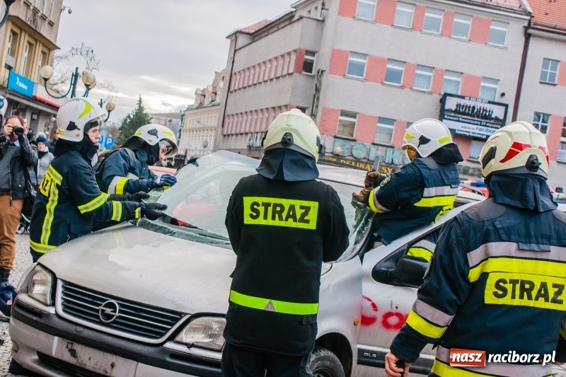 Zdjęcie w galerii na portalu naszraciborz.pl: Wielka Orkiestra Świątecznej Pomocy rozgrzewała na Rynku  wiadomości z regionu