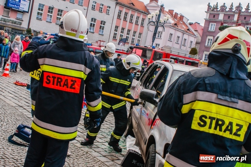Zdjęcie w galerii na portalu naszraciborz.pl: Wielka Orkiestra Świątecznej Pomocy rozgrzewała na Rynku  wiadomości z regionu