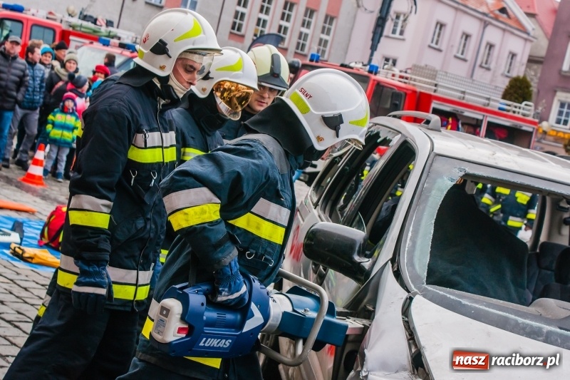Zdjęcie w galerii na portalu naszraciborz.pl: Wielka Orkiestra Świątecznej Pomocy rozgrzewała na Rynku  wiadomości z regionu