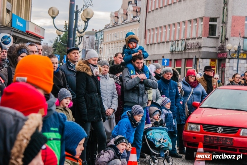 Zdjęcie w galerii na portalu naszraciborz.pl: Wielka Orkiestra Świątecznej Pomocy rozgrzewała na Rynku  wiadomości z regionu