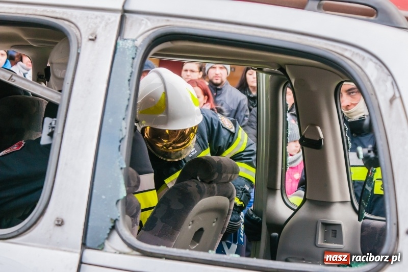 Zdjęcie w galerii na portalu naszraciborz.pl: Wielka Orkiestra Świątecznej Pomocy rozgrzewała na Rynku  wiadomości z regionu