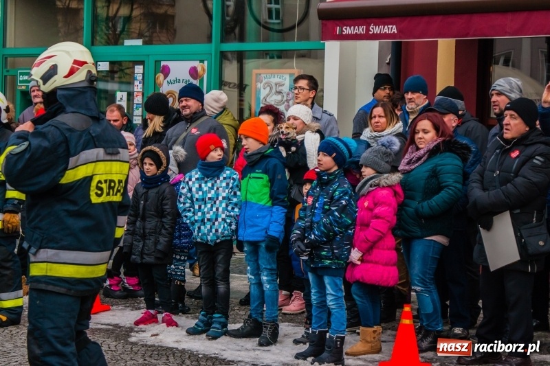 Zdjęcie w galerii na portalu naszraciborz.pl: Wielka Orkiestra Świątecznej Pomocy rozgrzewała na Rynku  wiadomości z regionu