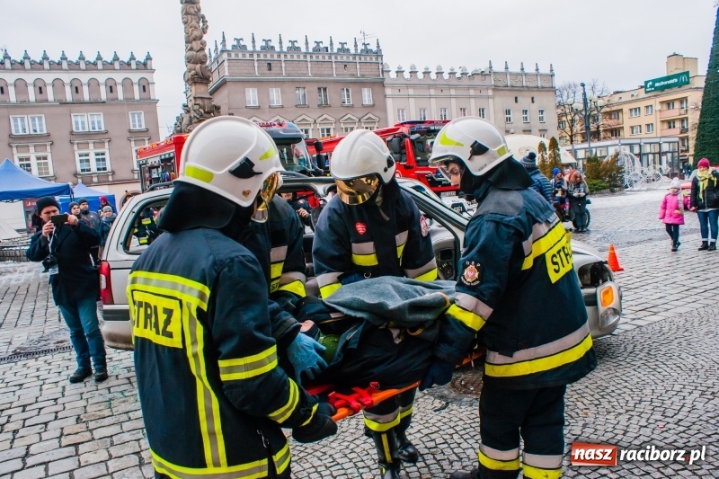 Zdjęcie w galerii na portalu naszraciborz.pl: Wielka Orkiestra Świątecznej Pomocy rozgrzewała na Rynku  wiadomości z regionu