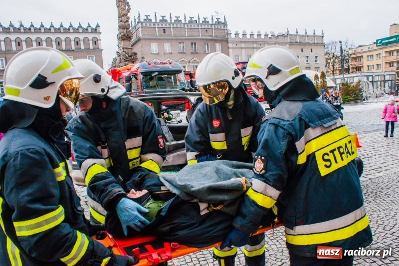 Zdjęcie w galerii na portalu naszraciborz.pl: Wielka Orkiestra Świątecznej Pomocy rozgrzewała na Rynku  wiadomości z regionu