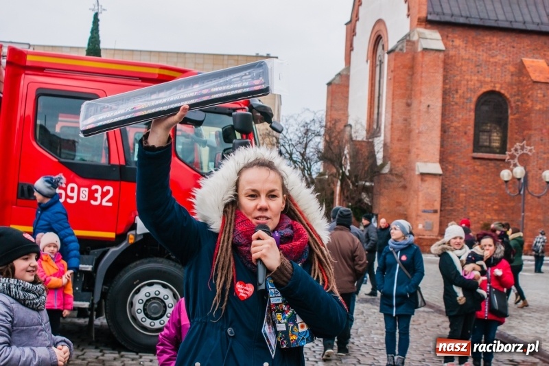 Zdjęcie w galerii na portalu naszraciborz.pl: Wielka Orkiestra Świątecznej Pomocy rozgrzewała na Rynku  wiadomości z regionu