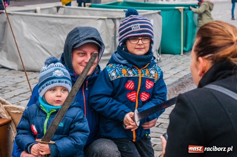 Zdjęcie w galerii na portalu naszraciborz.pl: Wielka Orkiestra Świątecznej Pomocy rozgrzewała na Rynku  wiadomości z regionu