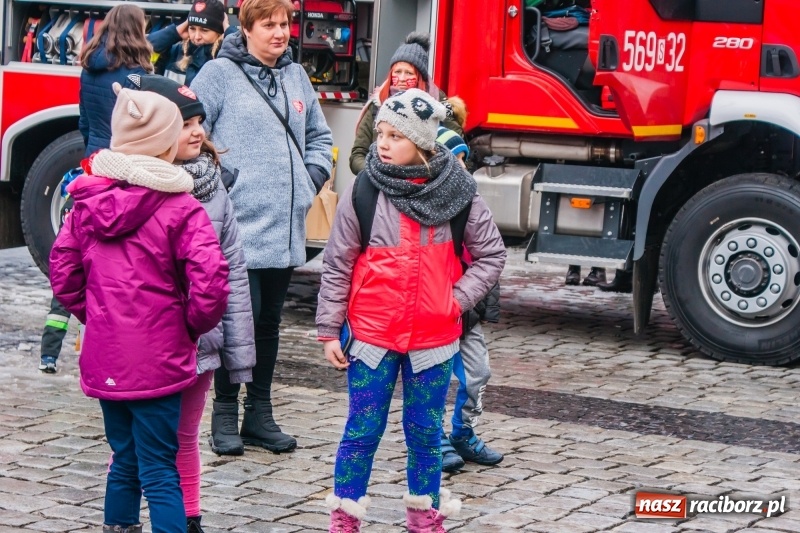 Zdjęcie w galerii na portalu naszraciborz.pl: Wielka Orkiestra Świątecznej Pomocy rozgrzewała na Rynku  wiadomości z regionu