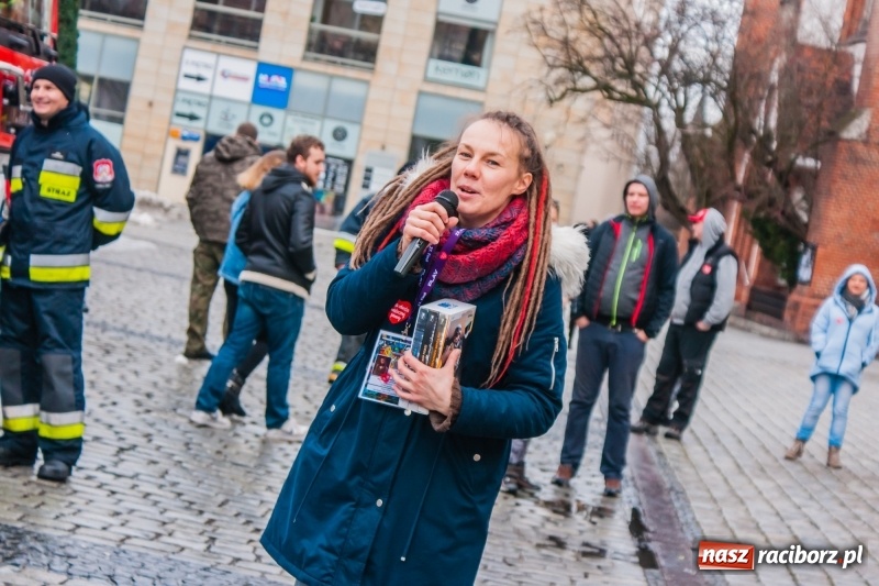 Zdjęcie w galerii na portalu naszraciborz.pl: Wielka Orkiestra Świątecznej Pomocy rozgrzewała na Rynku  wiadomości z regionu