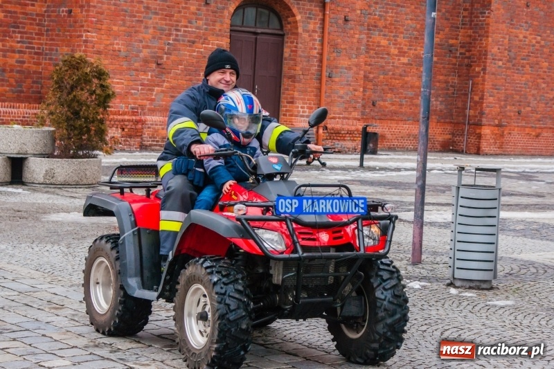Zdjęcie w galerii na portalu naszraciborz.pl: Wielka Orkiestra Świątecznej Pomocy rozgrzewała na Rynku  wiadomości z regionu