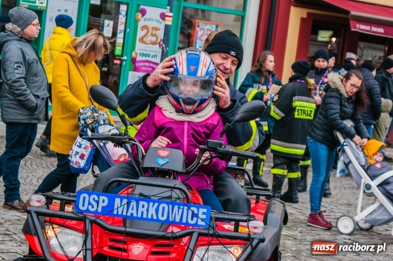 Zdjęcie w galerii na portalu naszraciborz.pl: Wielka Orkiestra Świątecznej Pomocy rozgrzewała na Rynku  wiadomości z regionu
