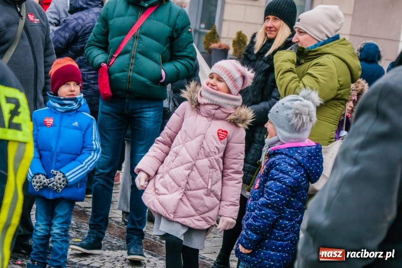 Zdjęcie w galerii na portalu naszraciborz.pl: Wielka Orkiestra Świątecznej Pomocy rozgrzewała na Rynku  wiadomości z regionu