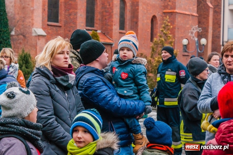 Zdjęcie w galerii na portalu naszraciborz.pl: Wielka Orkiestra Świątecznej Pomocy rozgrzewała na Rynku  wiadomości z regionu