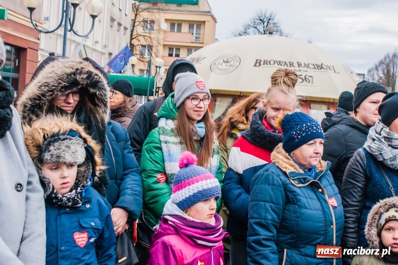Zdjęcie w galerii na portalu naszraciborz.pl: Wielka Orkiestra Świątecznej Pomocy rozgrzewała na Rynku  wiadomości z regionu