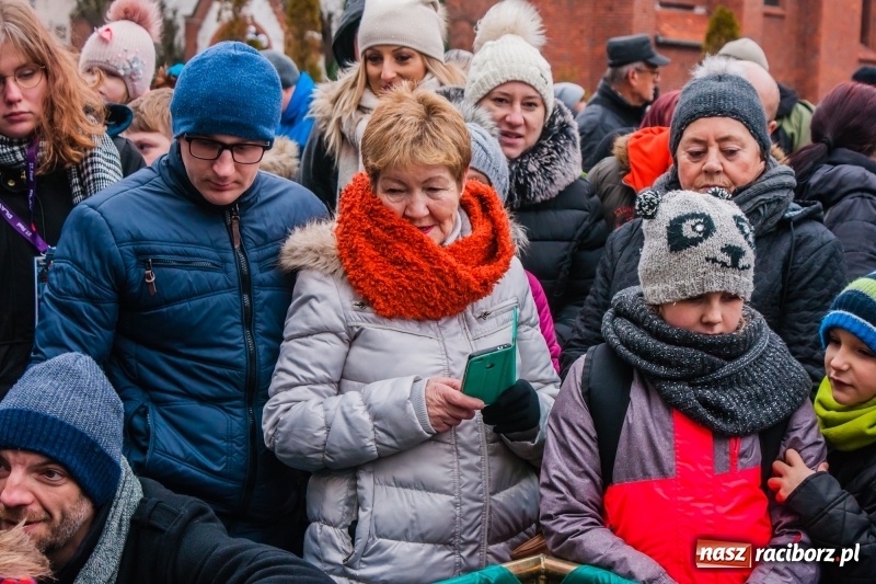 Zdjęcie w galerii na portalu naszraciborz.pl: Wielka Orkiestra Świątecznej Pomocy rozgrzewała na Rynku  wiadomości z regionu