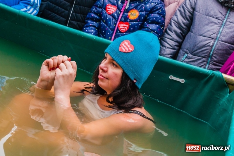 Zdjęcie w galerii na portalu naszraciborz.pl: Wielka Orkiestra Świątecznej Pomocy rozgrzewała na Rynku  wiadomości z regionu