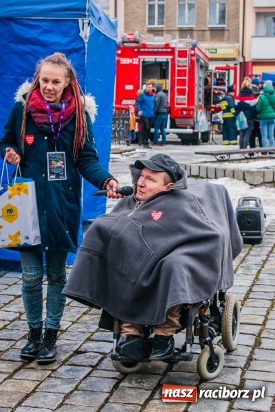 Zdjęcie w galerii na portalu naszraciborz.pl: Wielka Orkiestra Świątecznej Pomocy rozgrzewała na Rynku  wiadomości z regionu