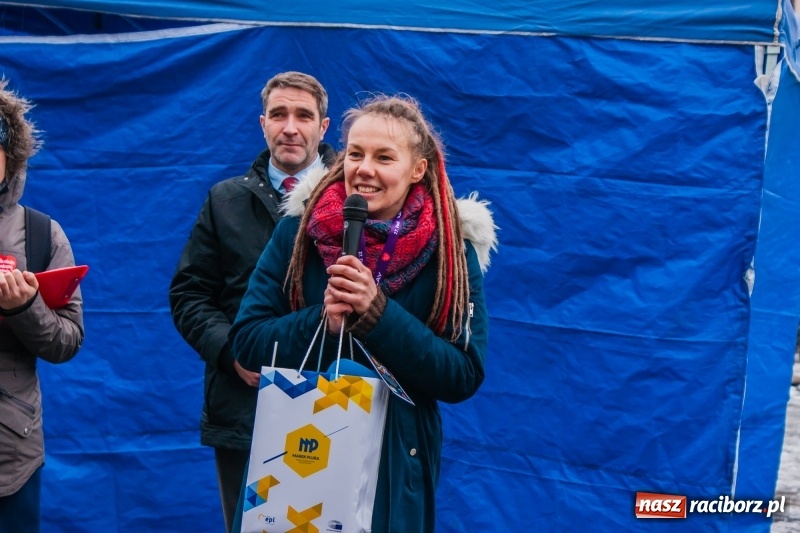 Zdjęcie w galerii na portalu naszraciborz.pl: Wielka Orkiestra Świątecznej Pomocy rozgrzewała na Rynku  wiadomości z regionu