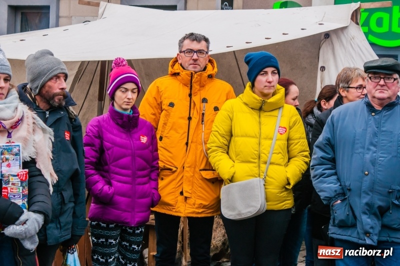 Zdjęcie w galerii na portalu naszraciborz.pl: Wielka Orkiestra Świątecznej Pomocy rozgrzewała na Rynku  wiadomości z regionu