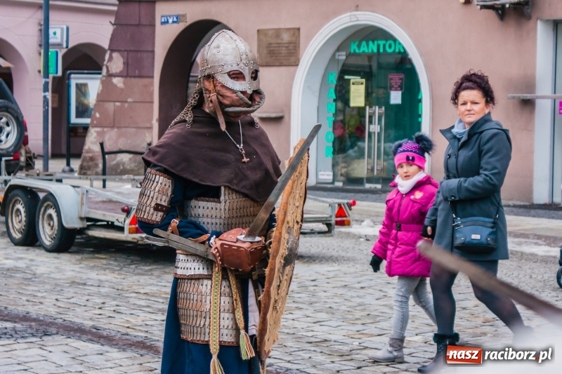 Zdjęcie w galerii na portalu naszraciborz.pl: Wielka Orkiestra Świątecznej Pomocy rozgrzewała na Rynku  wiadomości z regionu