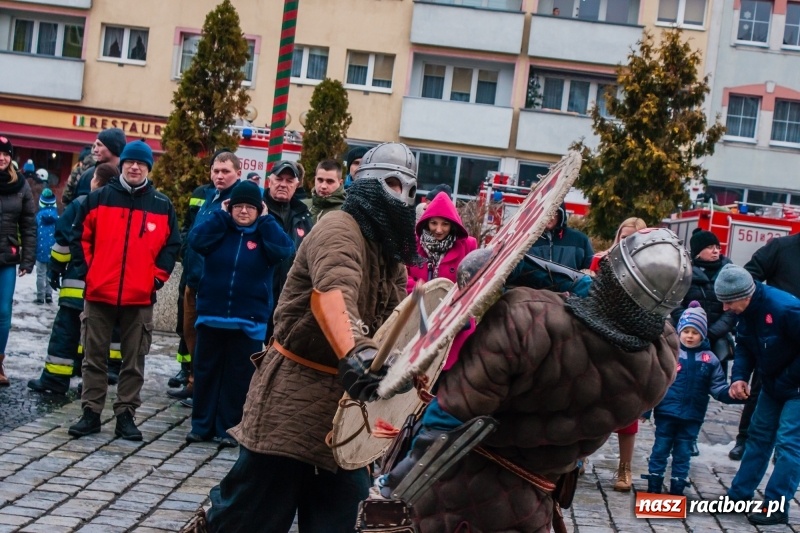 Zdjęcie w galerii na portalu naszraciborz.pl: Wielka Orkiestra Świątecznej Pomocy rozgrzewała na Rynku  wiadomości z regionu