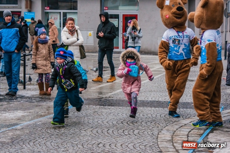 Zdjęcie w galerii na portalu naszraciborz.pl: Wielka Orkiestra Świątecznej Pomocy rozgrzewała na Rynku  wiadomości z regionu