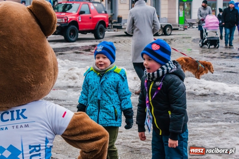 Zdjęcie w galerii na portalu naszraciborz.pl: Wielka Orkiestra Świątecznej Pomocy rozgrzewała na Rynku  wiadomości z regionu