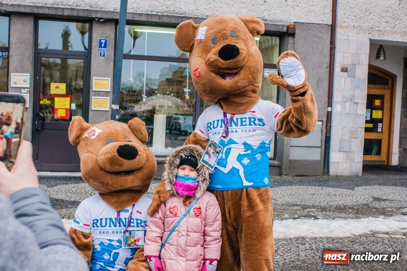 Zdjęcie w galerii na portalu naszraciborz.pl: Wielka Orkiestra Świątecznej Pomocy rozgrzewała na Rynku  wiadomości z regionu