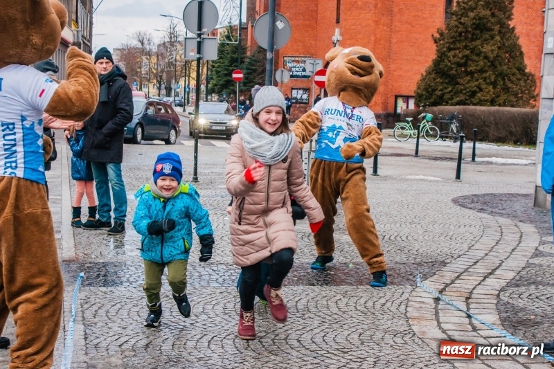 Zdjęcie w galerii na portalu naszraciborz.pl: Wielka Orkiestra Świątecznej Pomocy rozgrzewała na Rynku  wiadomości z regionu